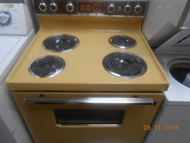 GE 30 INCH FREE STANDING ELECTRIC RANGE COIL BURNERS 2 LARGE 2 SMALL MANUAL CLEAN NEW PANS CHROME HANDLES HARVEST GOLD